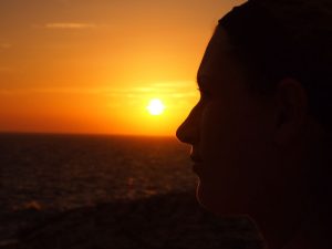 menorca atardecer 300x225 - Las mejores puestas de sol de Menorca para ir con niños