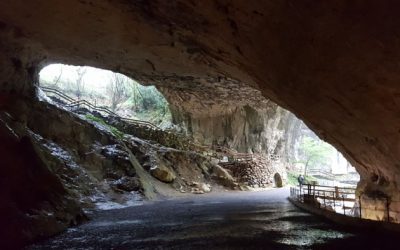 cueva zugarramurdi 1 400x250 - Viajando con Chupetes, un Blog de padres viajeros