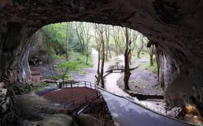cueva zugarramurdi 3 400x250 - Viajando con Chupetes, un Blog de padres viajeros