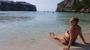 cala en porter 300x169 - Paradísiacas playas de Menorca para ir en familia