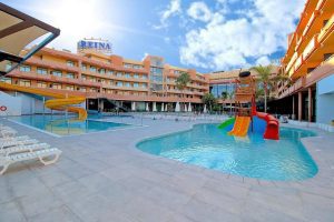 Advise Hotels Reina 300x200 - Hoteles con toboganes en Andalucía para viajar con niños