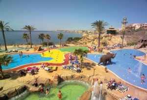 holiday world 300x205 - Hoteles con toboganes en Andalucía para viajar con niños